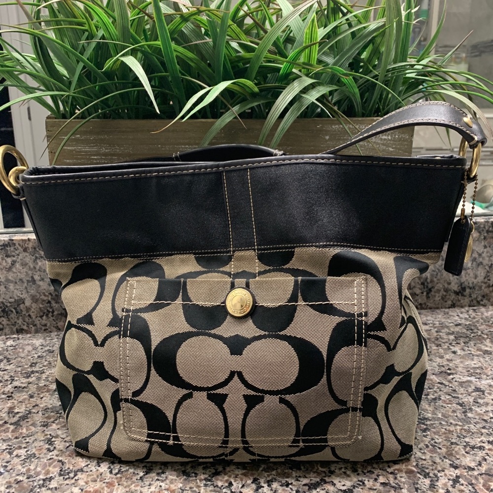 Coach Signature Hobo, Black
